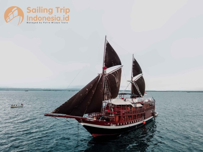Charter Boat Seamore Papua Liveaboard Dive Sailing Trip Indonesia